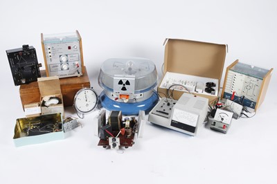 Lot 327 - A Complete Tel-X-Ometer X-ray Experiment Set