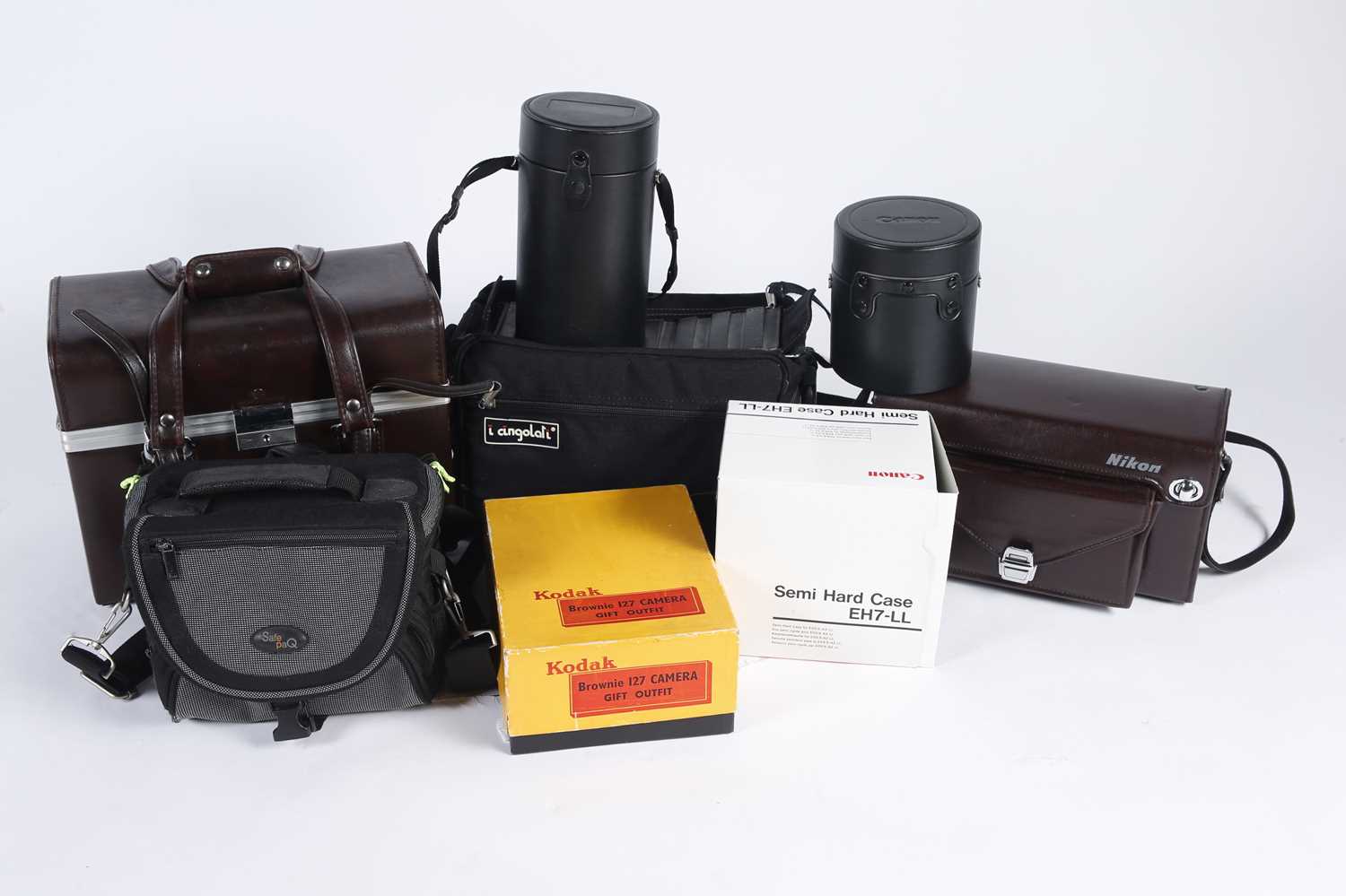 Lot 460 - A Selection of Camera & Lens Cases