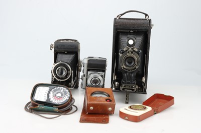 Lot 389 - A Selection of Cameras & Accessories