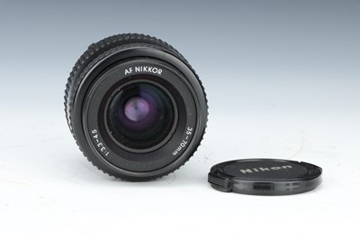 Lot 645 - A Nikon AF NIkkor f/3.3-4.5 35-70mm Lens