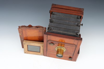 Lot 615 - An Unmarked Half Plate Tailboard Camera