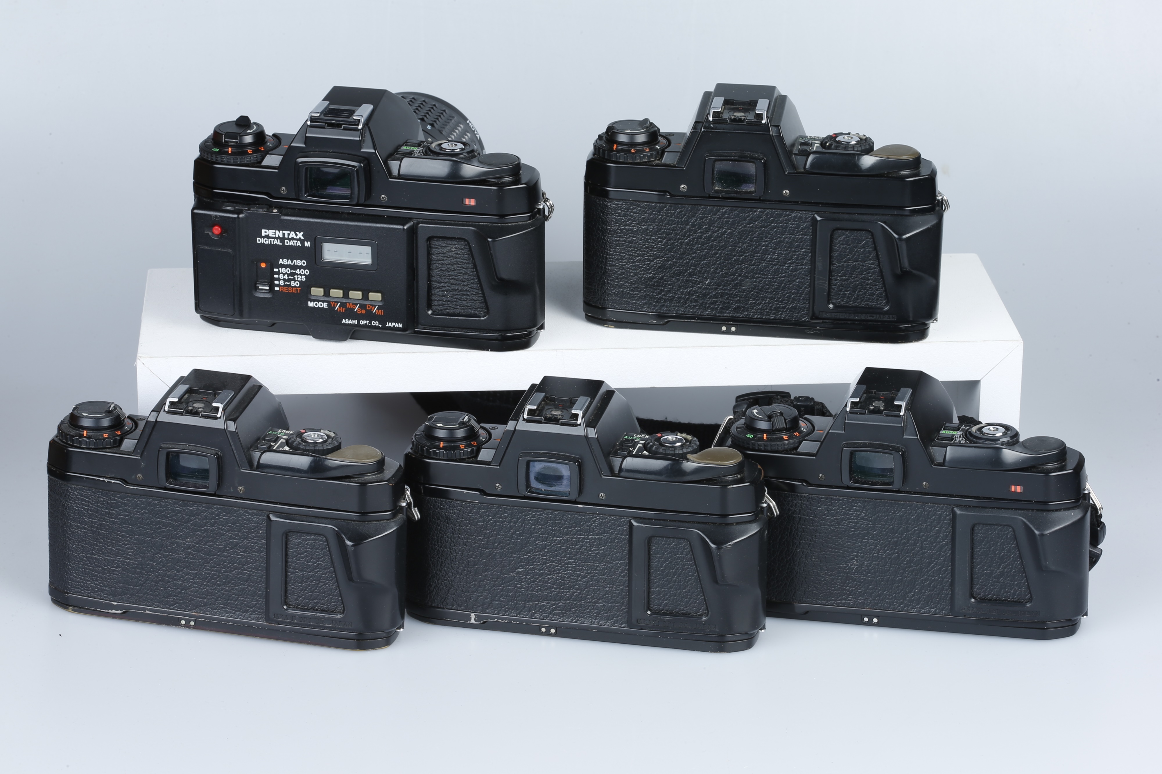 Lot 673 - A Selection of Five Pentax Program Series
