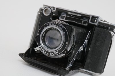 Lot 639 - A Zeiss Ikon Super Ikonta 530/16 Rangefinder Camera