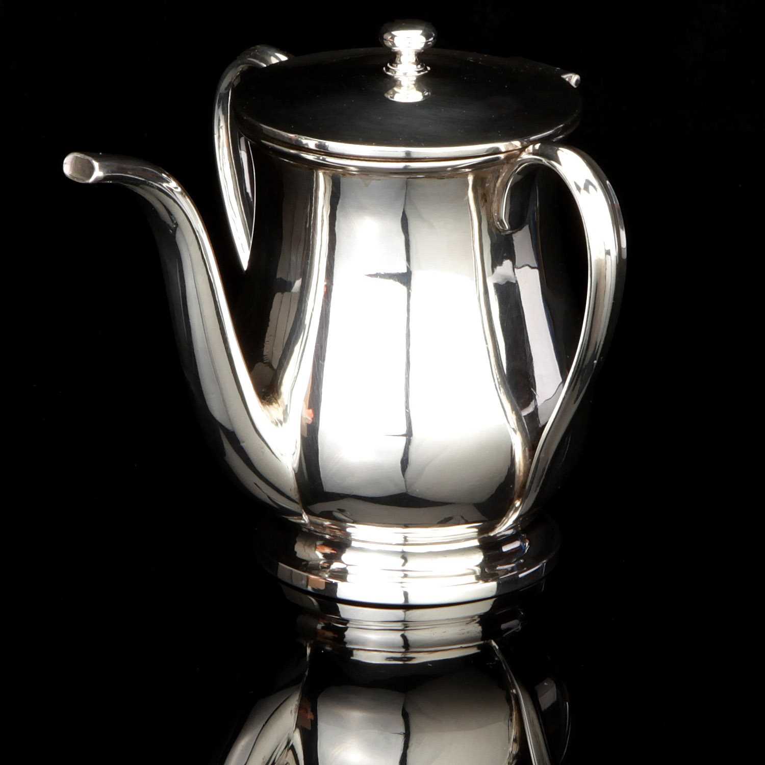 Lot 29 - A William IV Silver Invalid Feeding Cup
