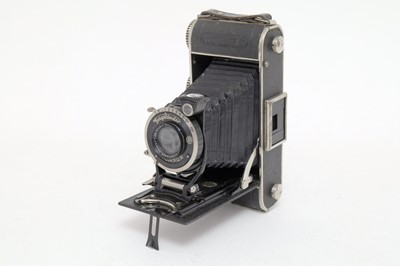 Lot 413 - A Voigtlander Inos II Camera