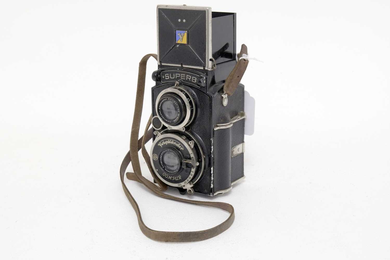 Lot 640 - A Voigtlander Superb Medium Format TLR