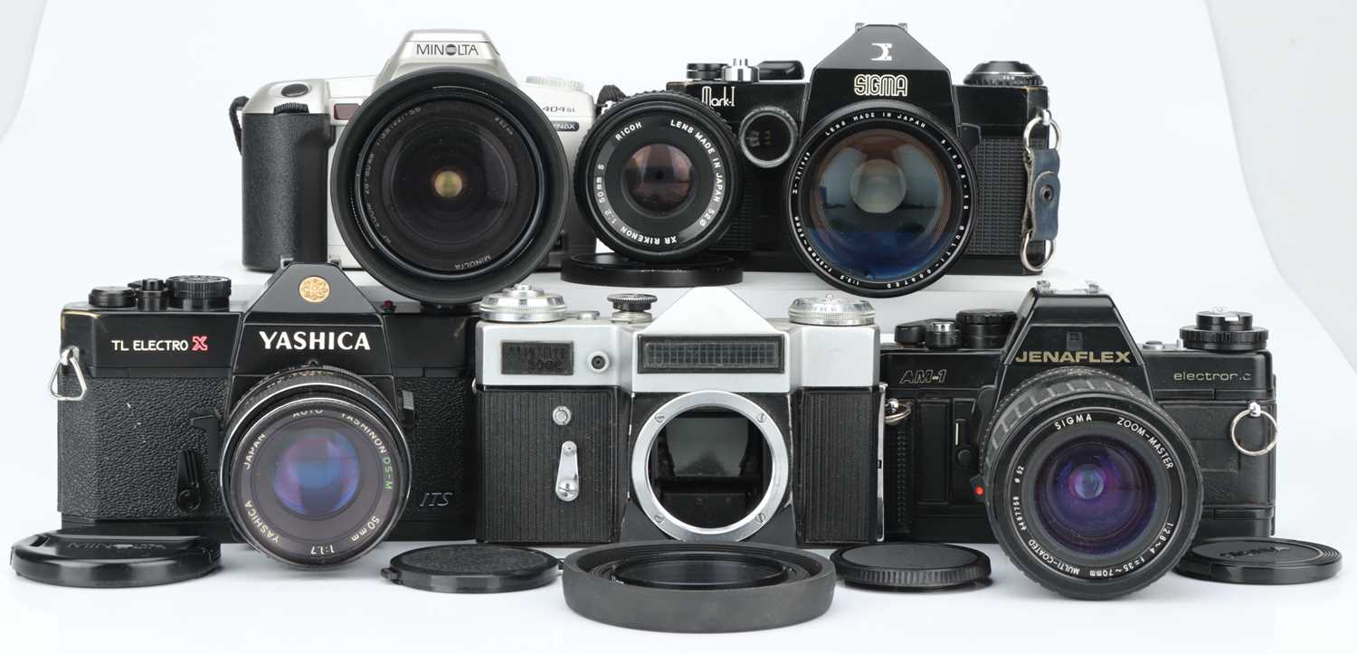 Lot 390 - A Mixed Selection of Various Cameras,
