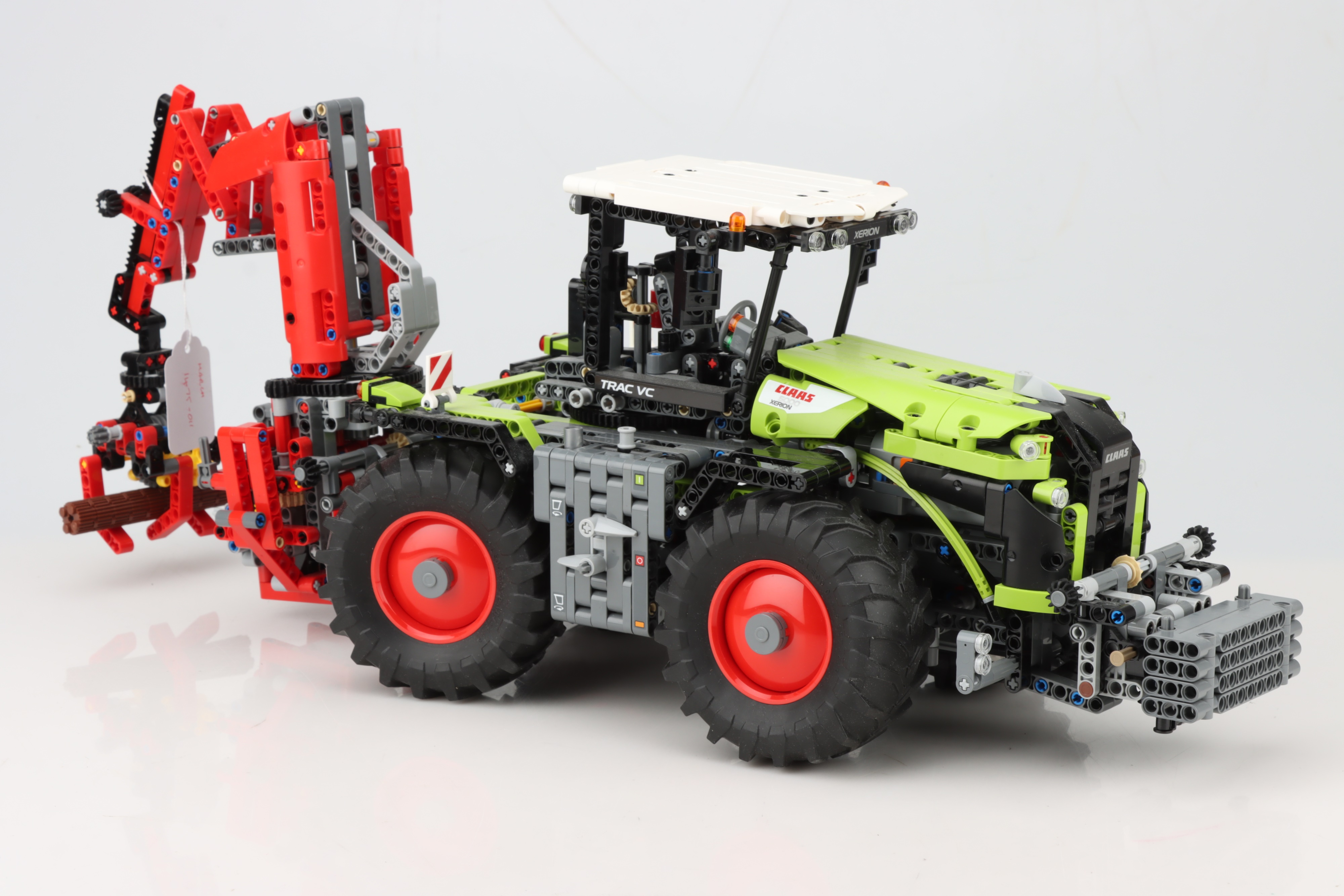 Lot 91 - LEGO Technic CLAAS XERION 5000 TRAC VC