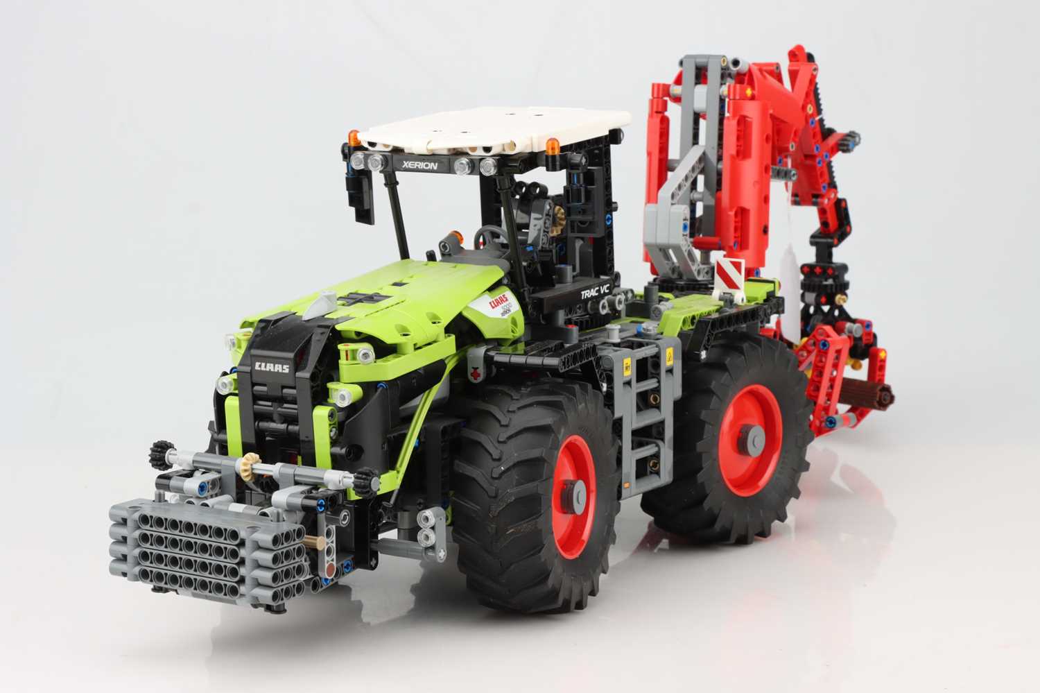 Lot 91 - LEGO Technic CLAAS XERION 5000 TRAC VC