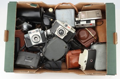 Lot 819 - A Mixed Selection of Kodak Cameras