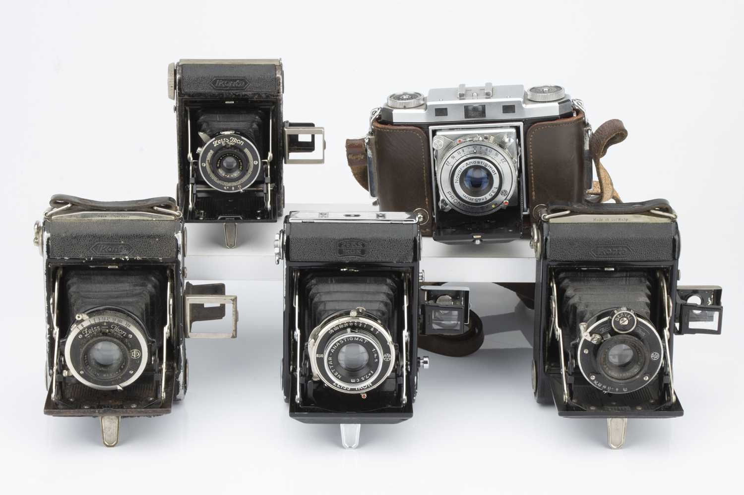 Lot 828 - A Selection of Zeiss Ikon Cameras