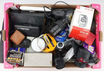 Lot 466 - A Collection of Photographic Items & Accessories