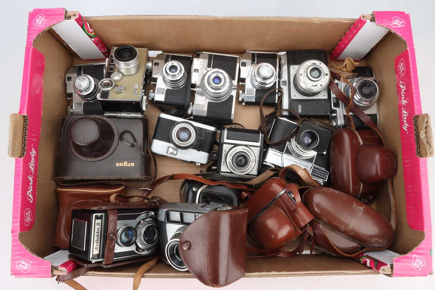 Lot 783 - A Mixed Selection of Cameras,