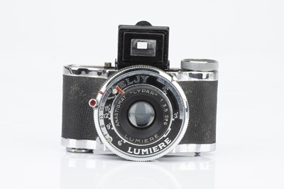 Lot 794 - A Lumiere Eljy Rollfilm Camera