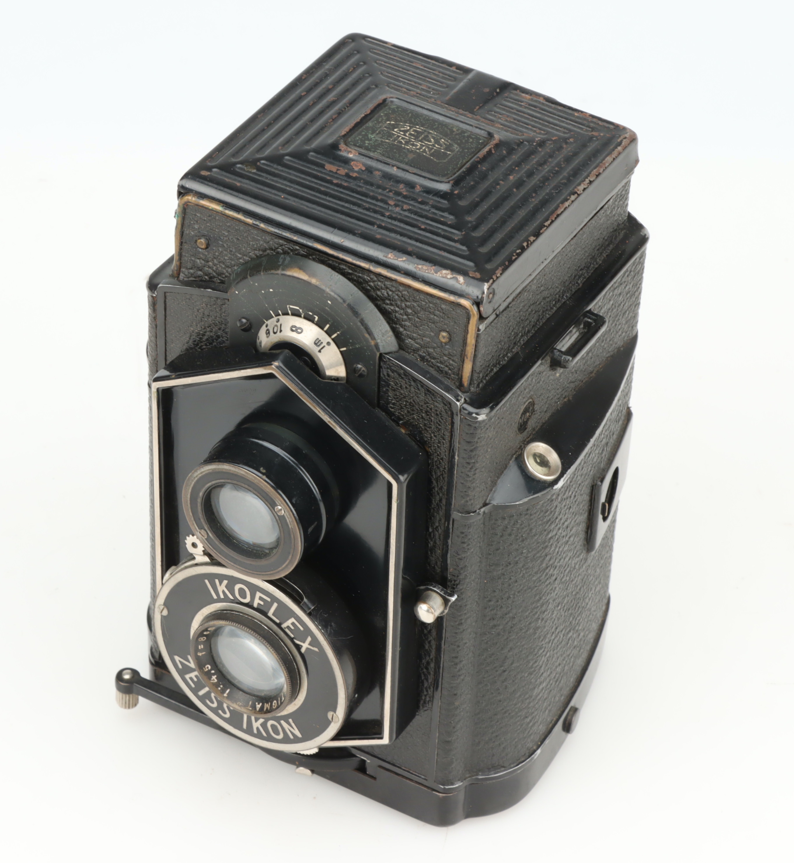 Lot 611 - An Early Zeiss Ikon Ikoflex 'Coffee Can'