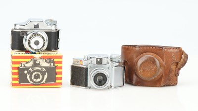 Lot 735 - A Konishiroki Snappy Sub Miniature Camera