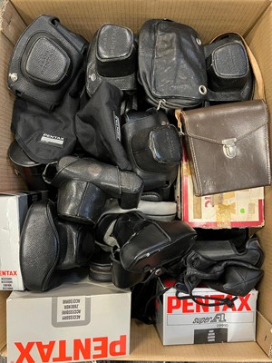 Lot 481 - A Selection of Various Camera Cases