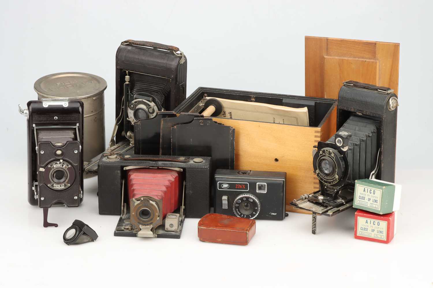 Lot 849 - A Selection of Various Cameras,