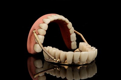 Lot 181 - A Complete Set of Sprung Dentures in Gold & Porcelain