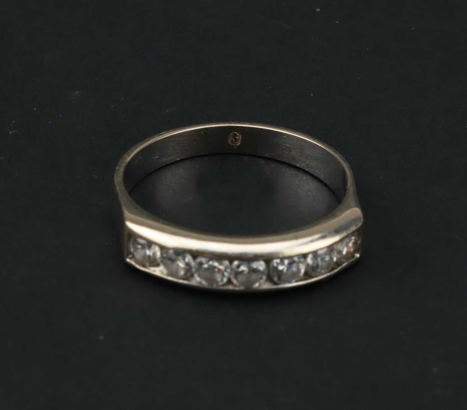Lot 106 - 18 ct White Gold Diamond Ring