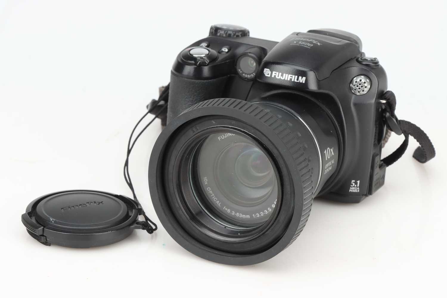 Lot 750 - A Fujifilm Finepix S5600 Digital Bridge Camera