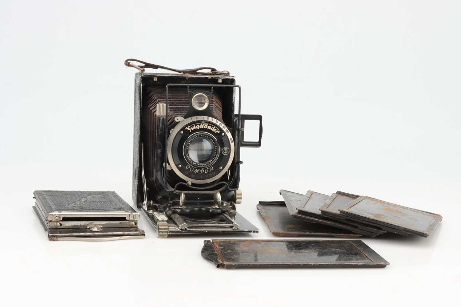 Lot 770 - A Voigtlander Avus Folding Plate Camera