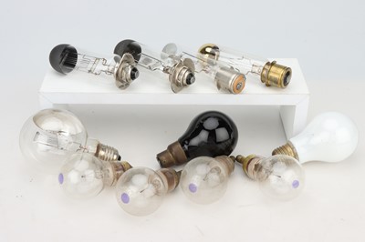 Lot 863 - A Mixed Selection of Bulbs & Accessories