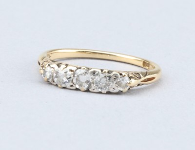 Lot 109 - 18 ct Gold Five Stone Diamond Ring