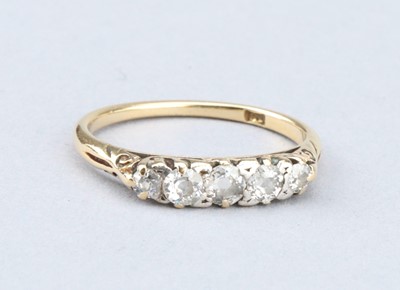 Lot 109 - 18 ct Gold Five Stone Diamond Ring