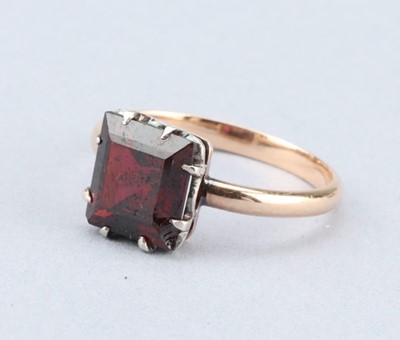 Lot 141 - A Pincess Cut Ruby Solitaire Ring