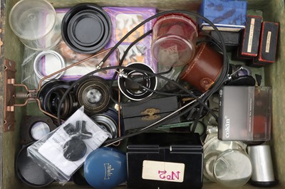 Lot 464 - A Mixed Selection of Lenses, Optics, & Accessories