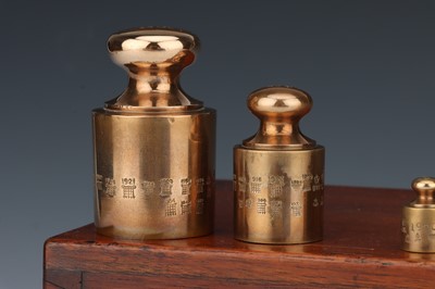 Lot 327 - A Very Fine Set of Standard Apothecaries Weights