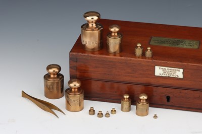 Lot 327 - A Very Fine Set of Standard Apothecaries Weights