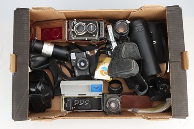 Lot 760 - A Selection of Various Cameras