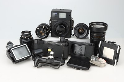 Lot 601 - A Mamiya Universal Medium Format Rangefinder Outfit