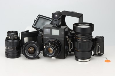 Lot 601 - A Mamiya Universal Medium Format Rangefinder Outfit