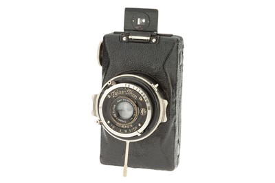 Lot 155 - A Zeiss Ikon Kolibri 'Chinese Export' Camera