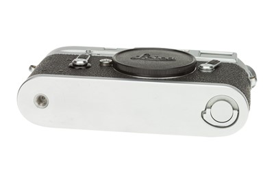 Lot 32 - A Leica M4 Rangefinder Camera