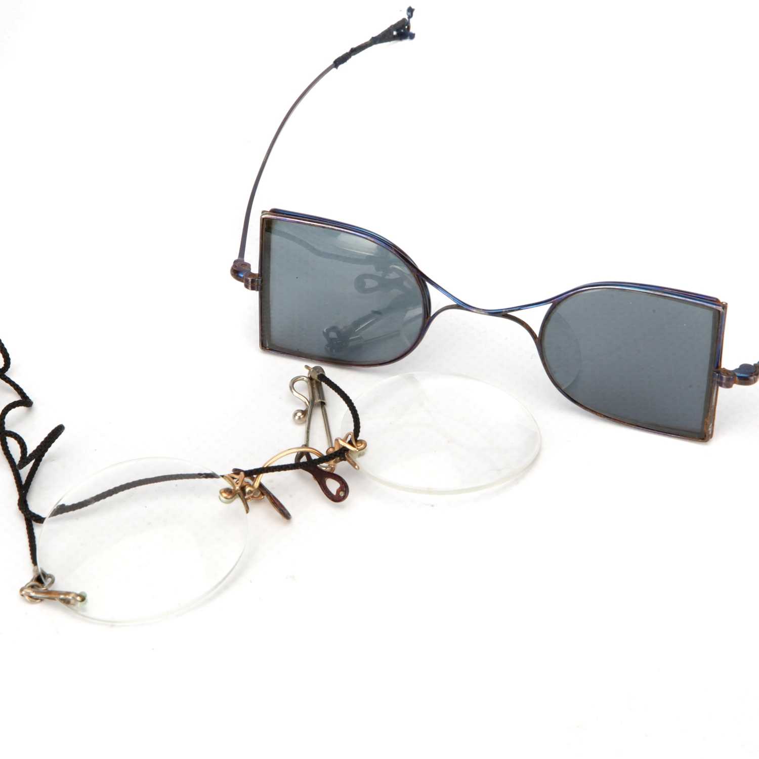 Lot 42 - A Pair of Early 19th Century Double-Sided Railway Sunglasses & Pince-nez