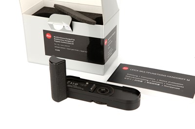 Lot 1072 - A Leica Multifunction Handgrip M