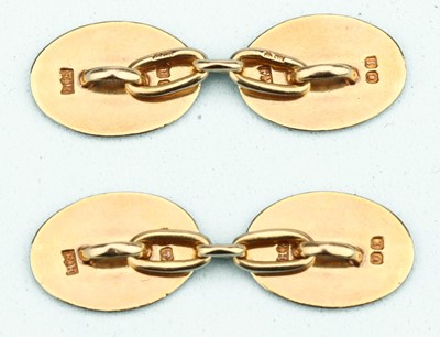 Lot 153 - A Pair of Victorian 18 ct Gold Chain Link Cufflinks