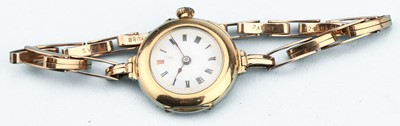 Lot 166 - A 15 ct Gold Trench Watch