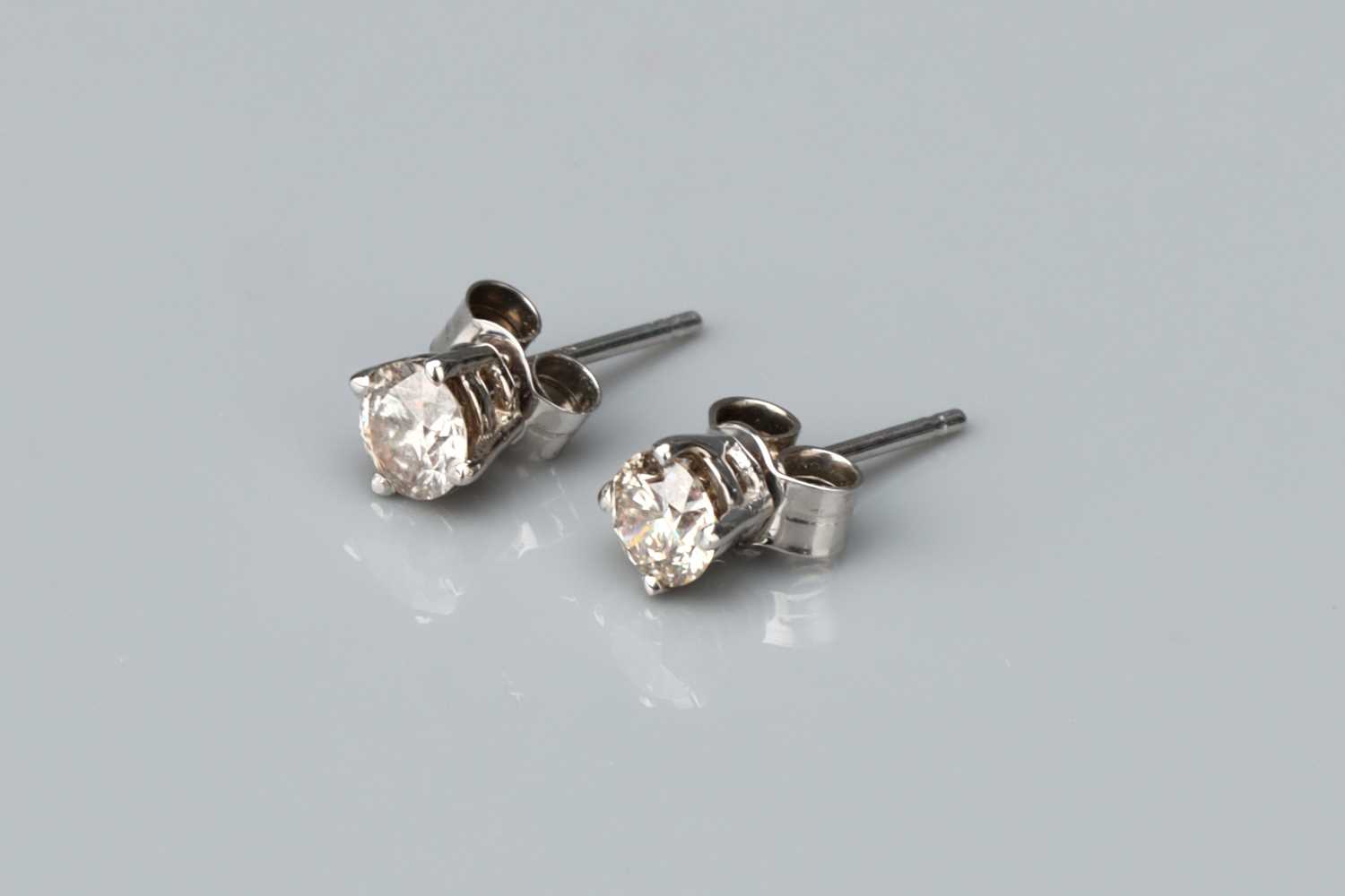 Lot 158 - A Pair of 14 ct White Gold Solitaire Stud Earrings