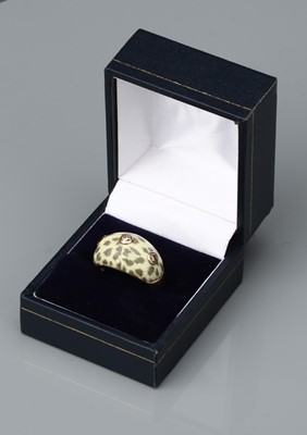 Lot 160 - A Modern Designer 14 k Leopard Print Diamond Dress Ring