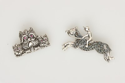 Lot 220 - A Silver  Brooch in the Form of a Cat and Kittens