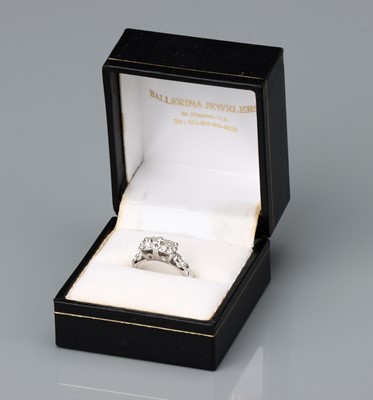 Lot 119 - A White Precious Metal and Diamond Ring