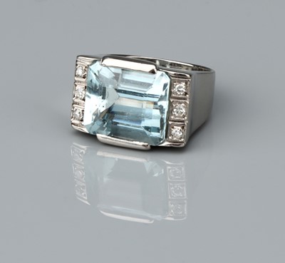 Lot 147 - A Substantial Aquamarine and Diamond Dress Ring