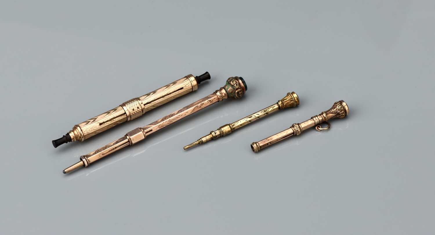 Lot 162 - A Collection of Gold and Yellow Precious