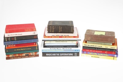 Lot 115 - A Good Colection of Vintage and Later Magic Interest Books