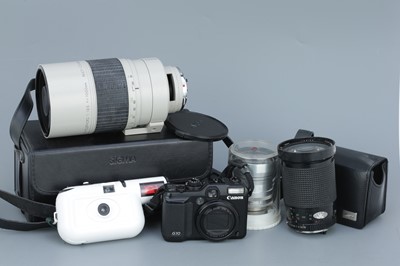 Lot 402 - A Small Selection of Cameras